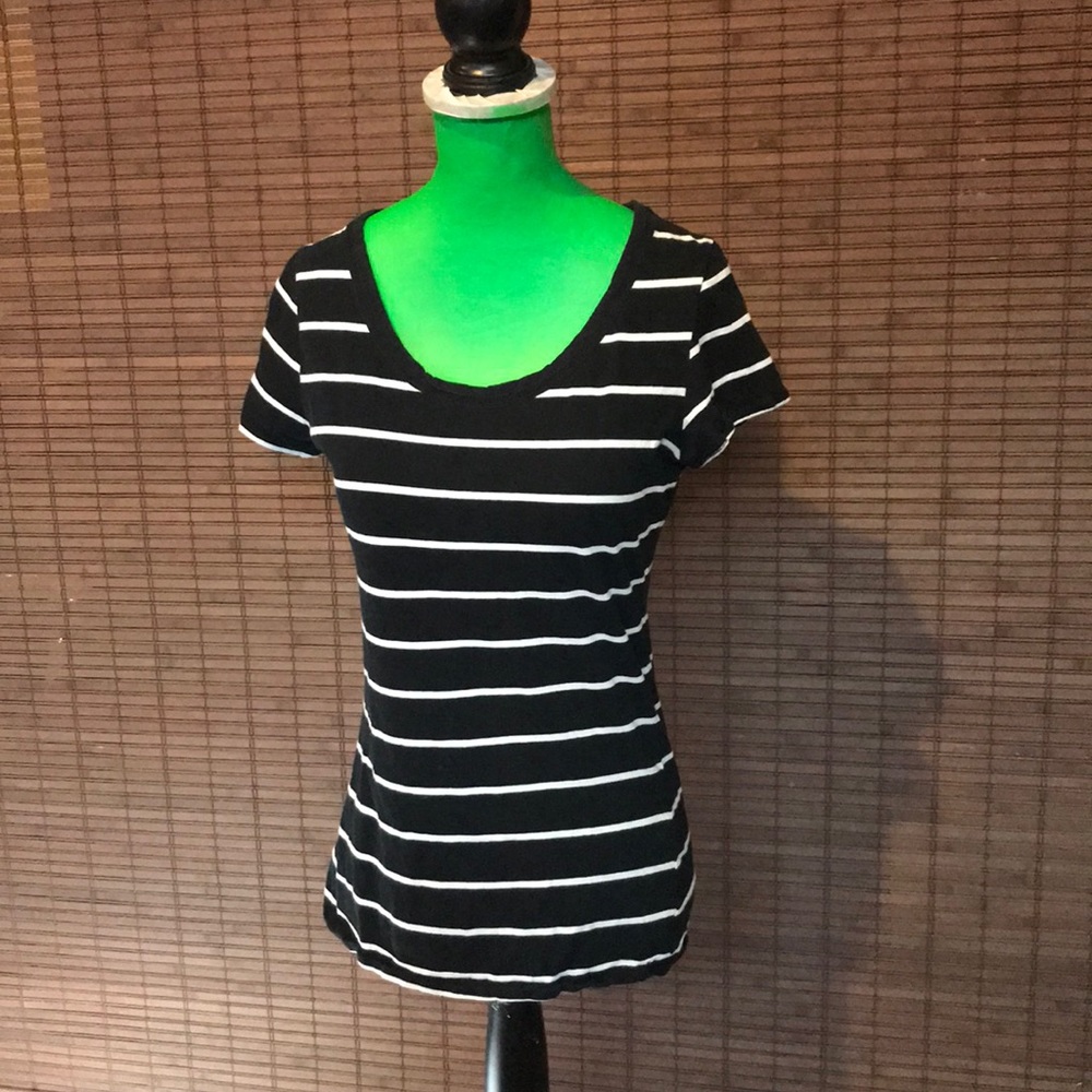 Stripped black and white short sleeved tee